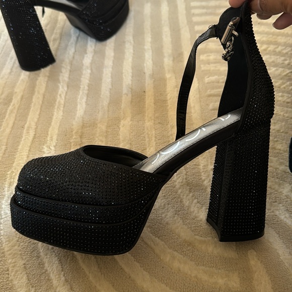 Platform Cuties - Picture 3 of 3